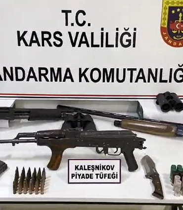 Kağızmanda Kaleşni̇kov Ve Mühi̇mmat Ele Geçi̇ri̇ldi̇