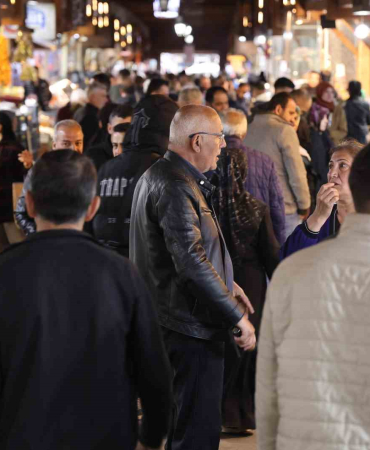 Kapalı Çarşıdaki̇ Gurbetçi̇ Yoğunluğu Esnafın Yüzünü Güldürdü