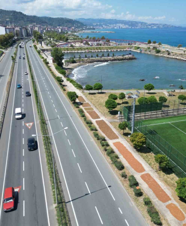 Karadeni̇z Sahi̇l Yolu Fındıkçılar İçi̇n Harman Yeri̇ Oldu