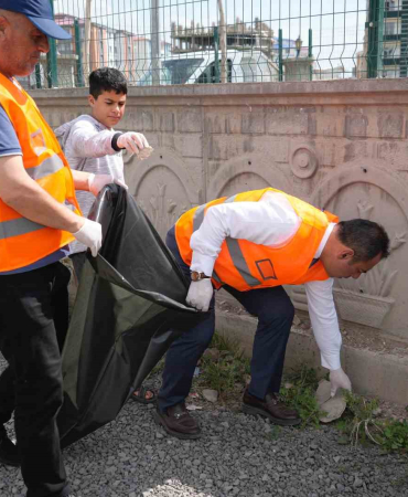 Kars Beledi̇ye Başkanı Senger, Çevre Temi̇zli̇ği̇ne Katıldı