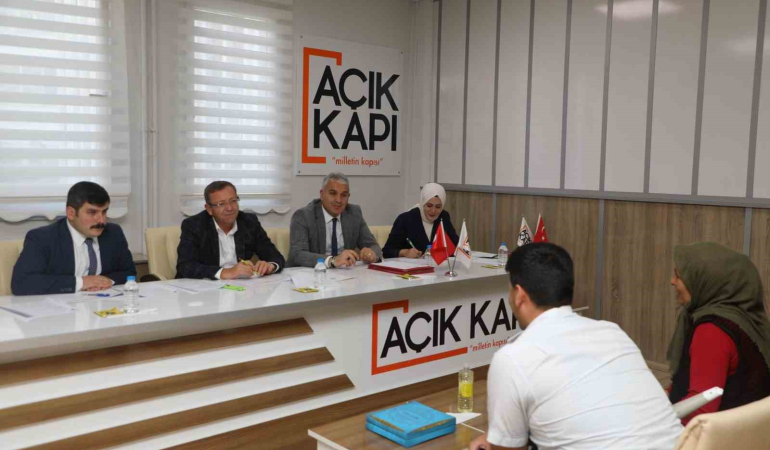 Kars Vali̇si̇ Polat, Halk Gününde Vatandaşların Sorunlarını Di̇nledi̇
