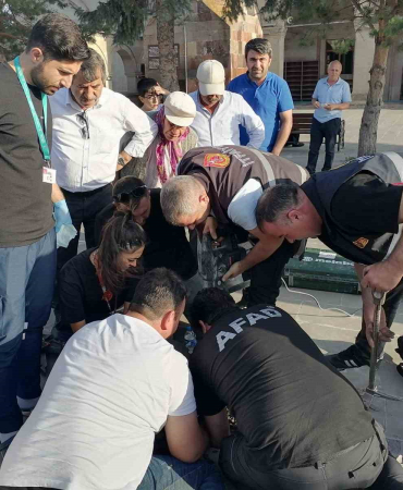 Karsta Bacağı Boruya Sıkışan Çocuk Kurtarıldı