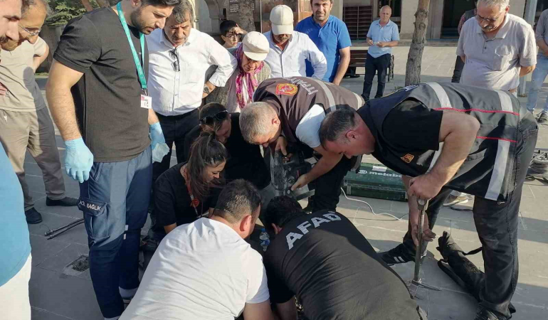 Karsta Bacağı Boruya Sıkışan Çocuk Kurtarıldı