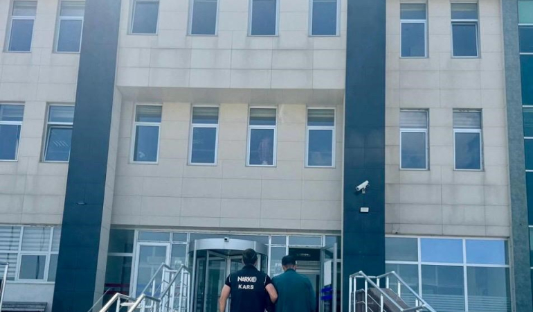 Karsta Uyuşturucu Operasyonu: 432 Senteti̇k Hap Ele Geçi̇ri̇ldi̇