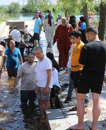 Kavurucu sıcakta Ekşisu buz gibi dondurdu