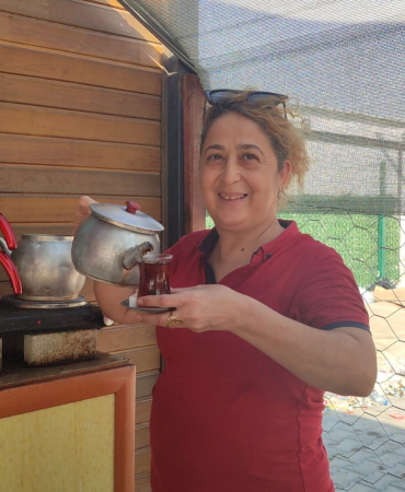Konteyner kentte çay evi işleten kadın, “Parası olandan alıyoruz olmayandan almıyoruz”