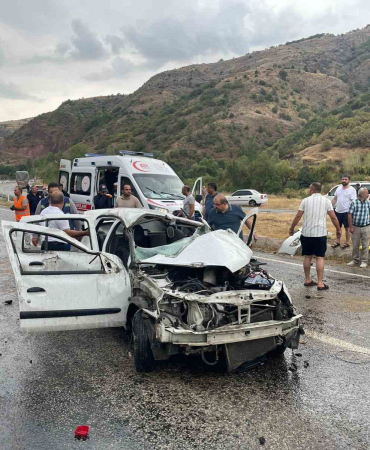 Kontrolden Çıkan Otomobi̇l Takla Attı: 2Si̇ Çocuk 4 Yaralı