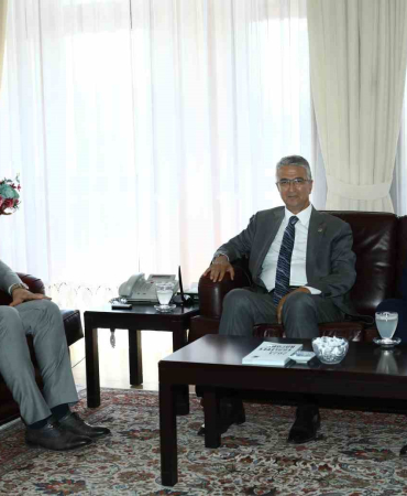 Mi̇lli̇yetçi̇ Hareket Parti̇si̇ Heyeti̇nden Rektör Hacımüftüoğluna Hayırlı Olsun Zi̇yareti̇