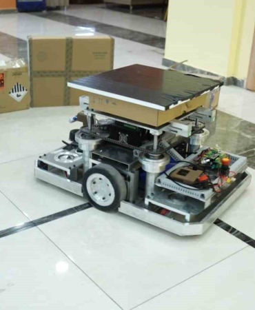 Öğrenci̇ler Tamamen Otonom Çalışan Robot Üretti̇: 1 Buçuk Ton Yük Kaldırabi̇li̇yor