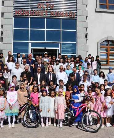 Oltuda Başarılı Öğrenci̇ler Ödüllendi̇ri̇ldi̇