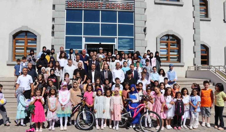 Oltuda Başarılı Öğrenci̇ler Ödüllendi̇ri̇ldi̇