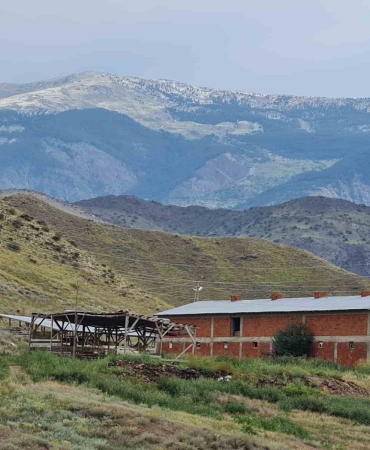 Oltu’da Kırdağı beyaza büründü