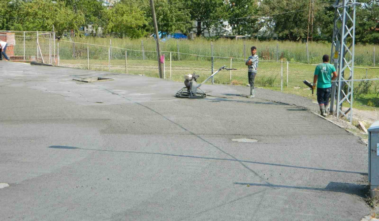 Posof’ta caddeler betonla kaplanıyor