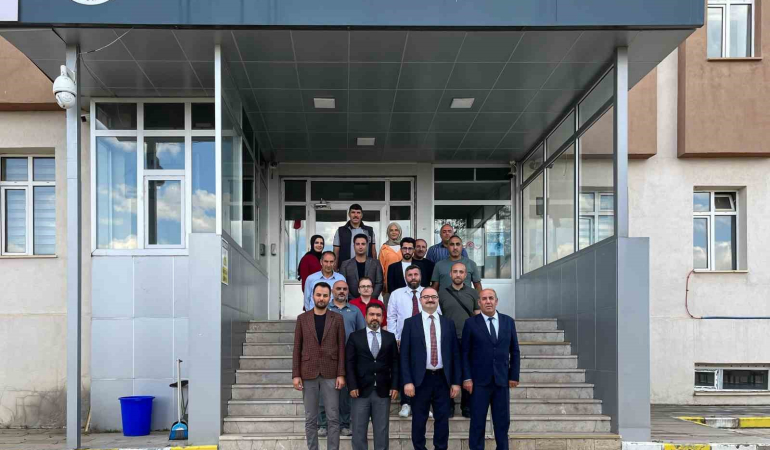 Rektör Hacımüftüoğlu, Hınıs Meslek Yüksekokulunu Zi̇yaret Etti̇