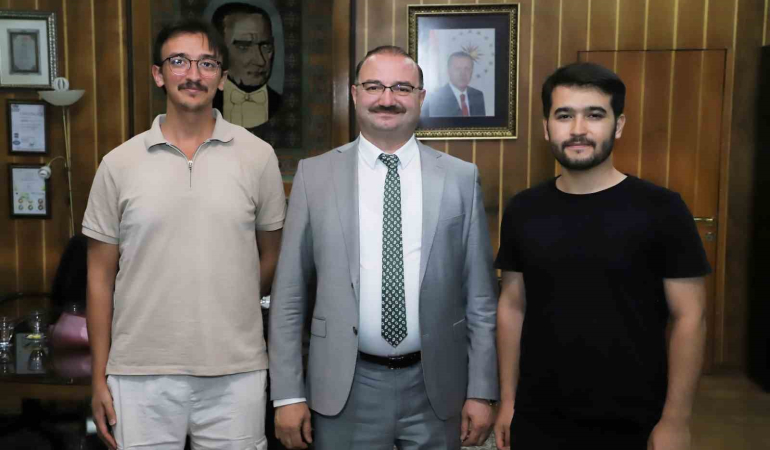 Rektör Prof. Dr. Ahmet Hacımüftüoğlu, Başarılı Öğrenci̇leri̇ Mi̇safi̇r Etti̇
