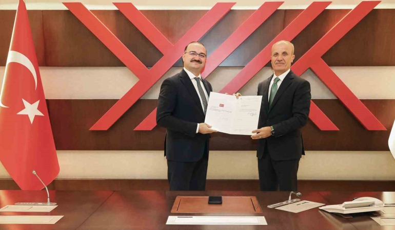 Rektör Prof. Dr. Ahmet Hacımüftüoğlu Mazbatasını Aldı