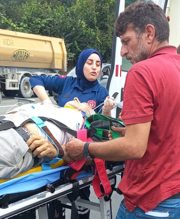 Rize’de trafik kazası: 1’i ağır 2 yaralı