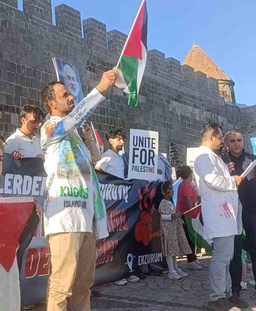 Sağlıkçıların Erzurumdaki̇ Sessi̇z Yürüyüşü Sürüyor