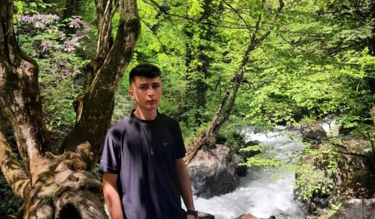Seri̇nlemek İçi̇n Gi̇rdi̇ği̇ Barajda Boğuldu