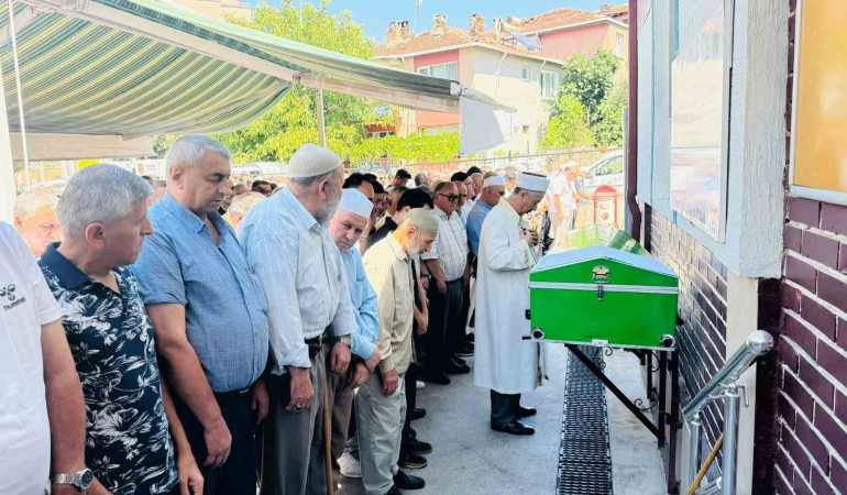 Sevilen eski muhtar gözyaşları arasında toprağa verildi