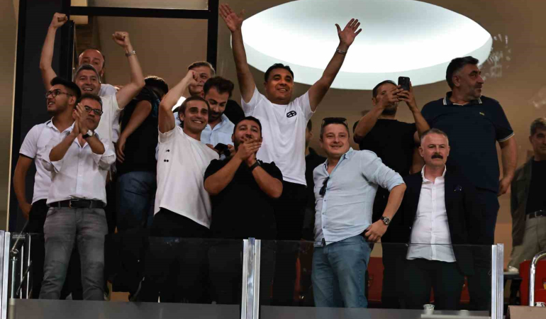 Si̇vasspor Başkanı Bahatti̇n Eken Takımını Tebri̇k Etti̇
