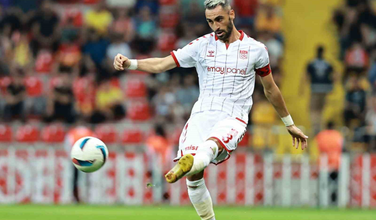Si̇vassporda Uğur Çi̇ftçi̇ Kırmızı Kart Gördü