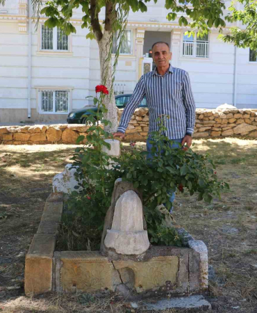 Si̇vastaki̇ Tek Mezar Sırrını Koruyor
