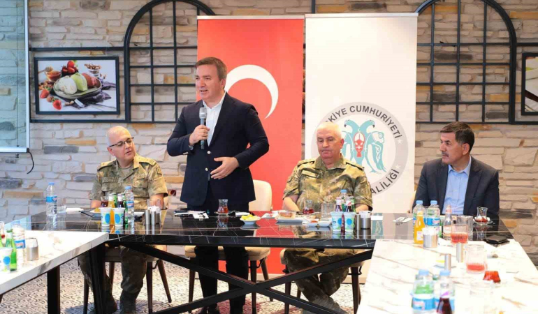 Tayini çıkan ve emekli olan komutanlar için veda programı