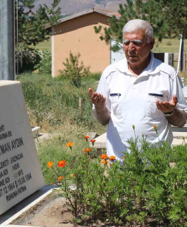 Teröre Veri̇len İlk Şehi̇t Süleyman Aydın, Kabri̇ Başında Anıldı
