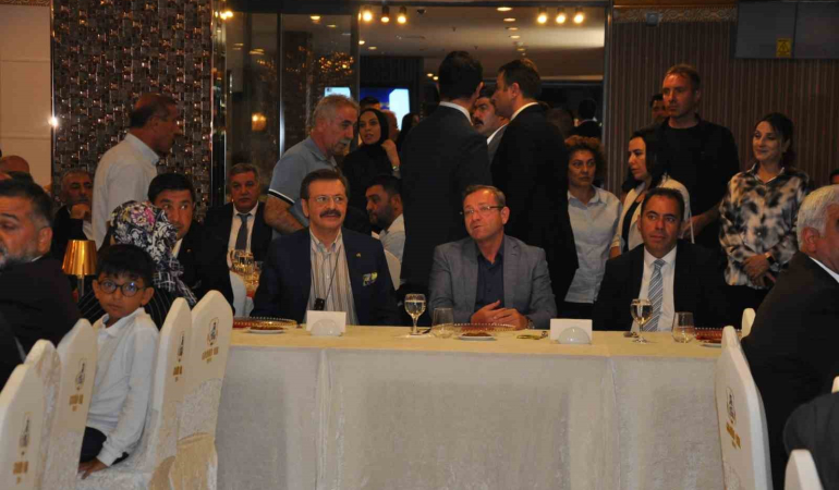 Tobb Başkanı Hi̇sarcıklıoğlundan Karslılara Bi̇rli̇k Olun Çağrısı
