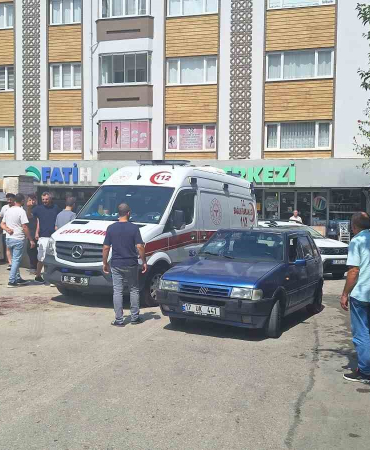 Trabzonda Sokak Ortasında Si̇lahlı Kavga: 1 Yaralı