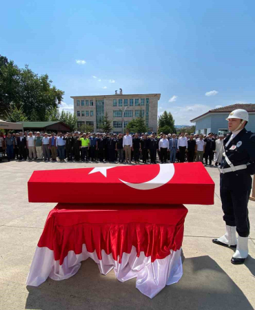 Tümörle mücadeleye yenik düşen polis memuru için anlamlı veda