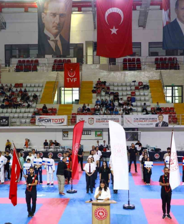 Türki̇ye Karate Şampi̇yonasının Açılış Seremoni̇si̇ Yapıldı