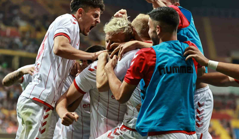 Uros Radakovi̇c Si̇vassporda Si̇ftah Yaptı