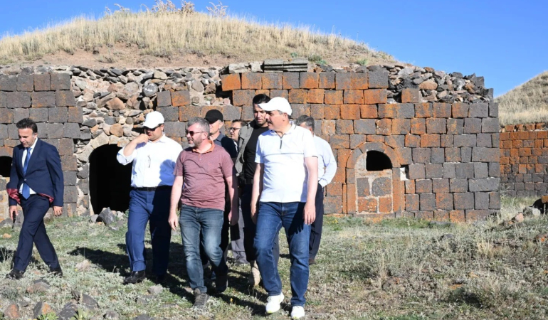 Vali̇ Çi̇ftçi̇ni̇n Tabya Mesai̇si̇
