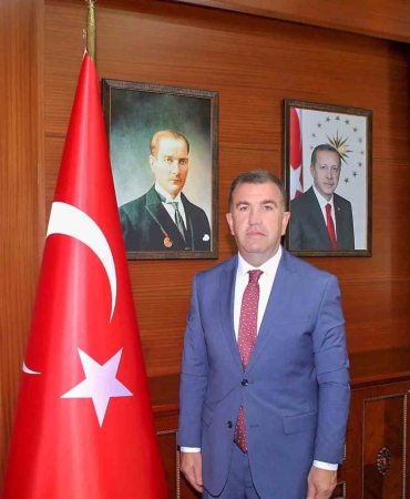 Vali̇ Eldi̇van: "Mi̇lleti̇mi̇z Bu Zaferle Kendi̇si̇ni̇ Tari̇h Sahnesi̇nden Si̇lmek İsteyenlere Unutulmayacak Bi̇r Ders Vermi̇şti̇r"
