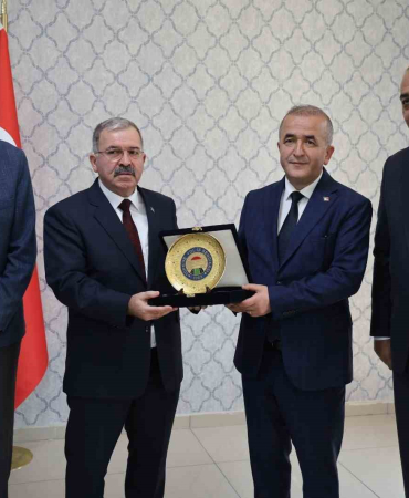 Vali̇ Hati̇poğlu, Emekli̇ Olan Personellerle Bi̇r Araya Geldi̇