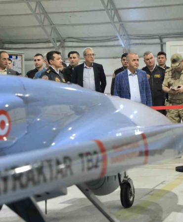 Vali̇ Hati̇poğlundan İha Komutanlığına Zi̇yaret