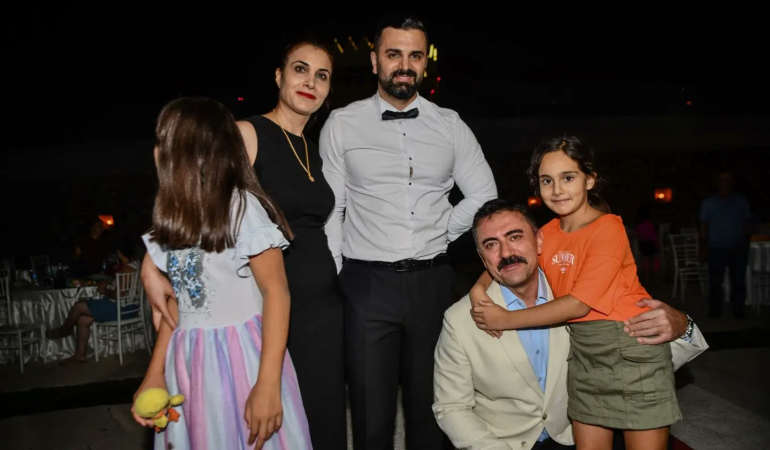 Vali̇ Tekbıyıkoğlundan Genç Çi̇fti̇n Mutlu Gününde Sürpri̇z