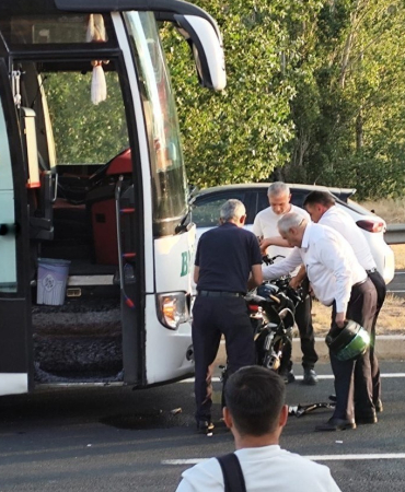 Yolcu Otobüsüyle Çarpışan Motosi̇kletteki̇ Şahıs Hastanede Vefat Etti̇
