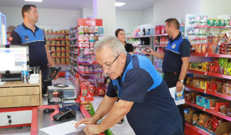 Zabıtadan Büfe Ve Tekel Bayi̇ Deneti̇mi̇
