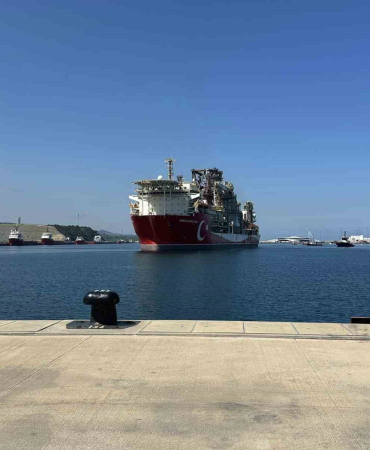 Zonguldak protokolü Abdülhamid Han Sondaj Gemisi’ni karşıladı