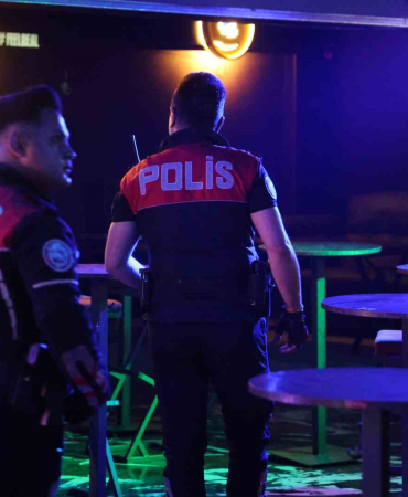 2 Bi̇n 945 Şahsa Ki̇mli̇k Sorgusu Yapıldı, 172 İşyeri̇ Ve 599 Araç Sorgulandı