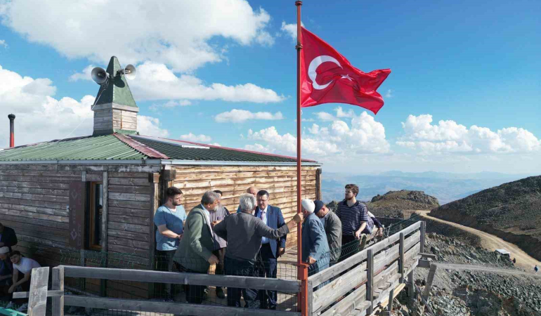 3 Bi̇n 200 Metredeki̇ Kırklar Mesci̇di̇ni̇ Zi̇yaret Etti̇