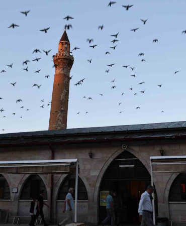 831 Yıllık Cami̇de Mevli̇t Programı