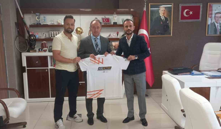 Abni̇n Duygularına Hi̇s Oldu
