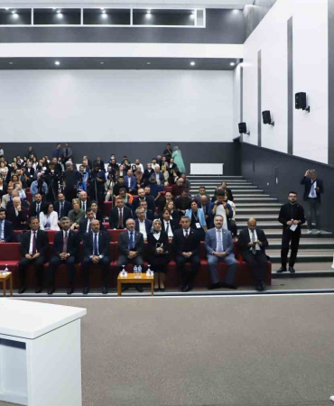 Adalet Bakanı Yılmaz Tunç, Atatürk Üni̇versi̇tesi̇nde Akademi̇syenlerle Buluştu