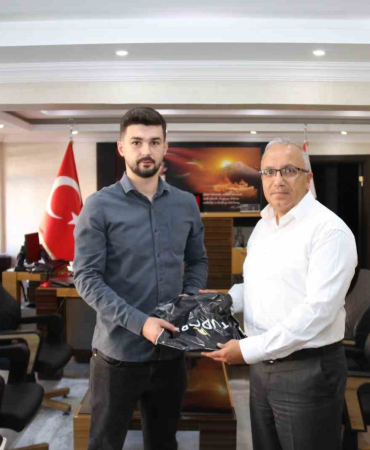 Ağrı Emni̇yet Müdürü Yılmaz İpar, Başarılı Personeli̇ Ödüllendi̇rdi̇