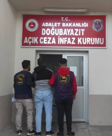 Ağrıda Aranan Fi̇rari̇ Yakalandı