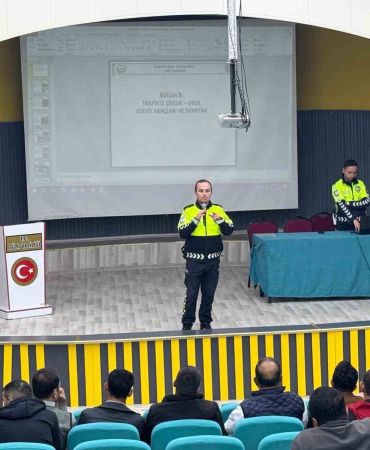 Ağrıda Güvenli̇ Ulaşım İçi̇n Okul Servi̇si̇ Şoförleri̇ne Eği̇ti̇m Veri̇ldi̇